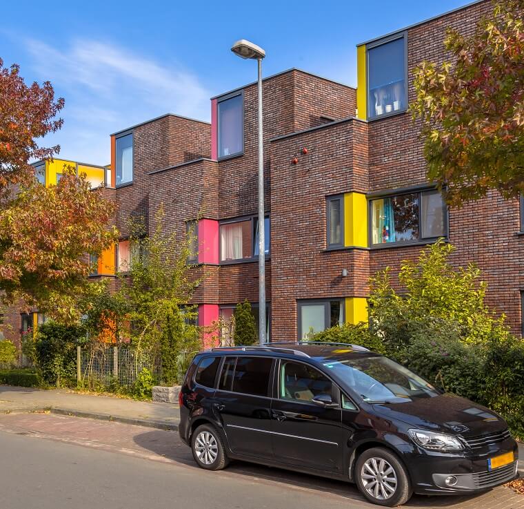 Voorbeeld woning met gekleurde PVC ramen