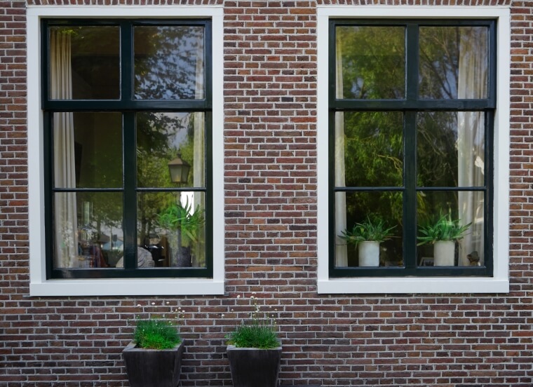 Voorbeeld woning met PVC raam houtnerf
